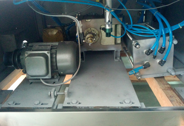 inside rotary filler sealer machines.jpg