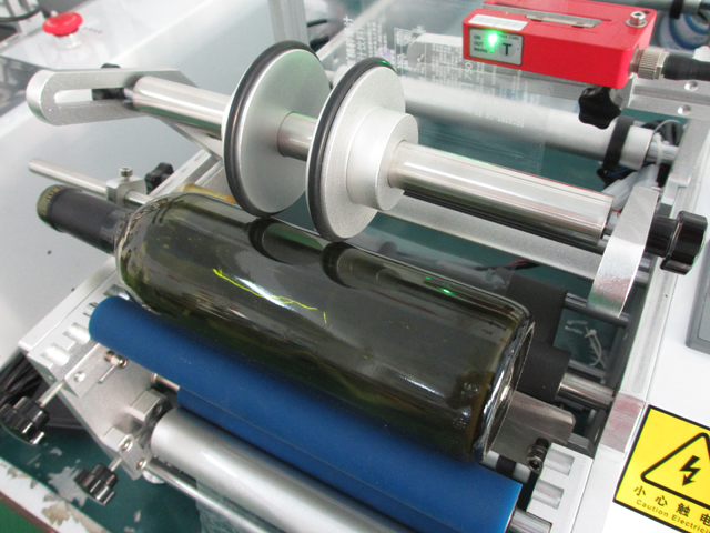 cans labeling machine semi automatic.jpg