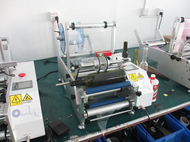 round bottles cans labeling machines.jpg