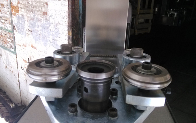 capping heads for sealing.jpg