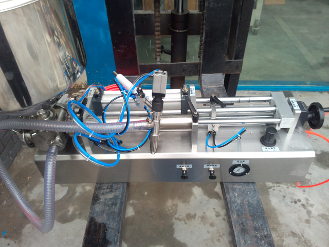 filling machines semi automatic model YX-LC03.jpg